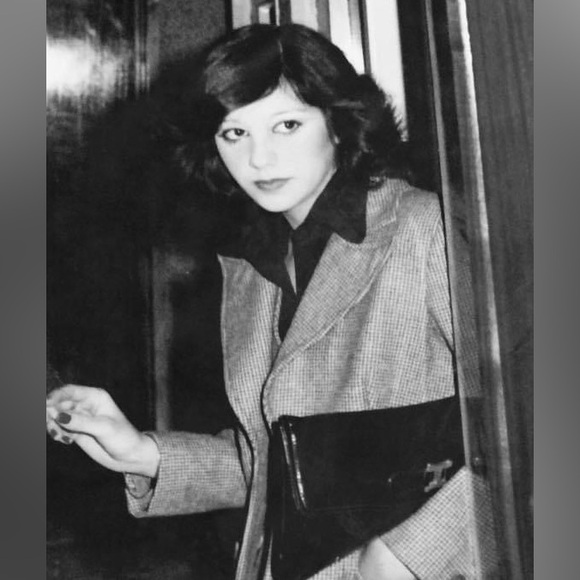 Meet your Posher, Amelia - Picture 2 of 7